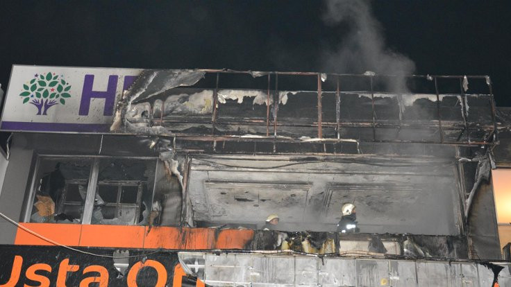 Bursa'da HDP binası ateşe verildi