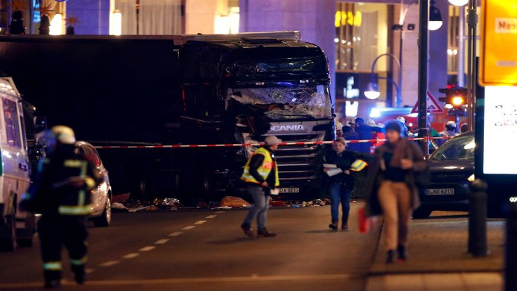 Berlin'de Noel pazarına saldırı: 12 kişi öldü