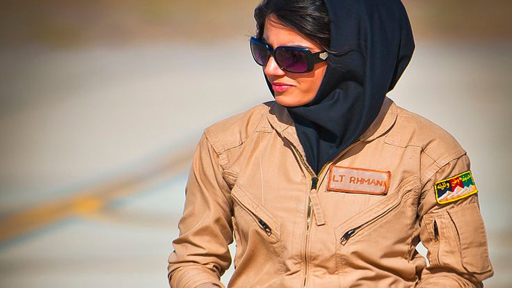 Afganistan'ın ilk kadın pilotundan iltica talebi