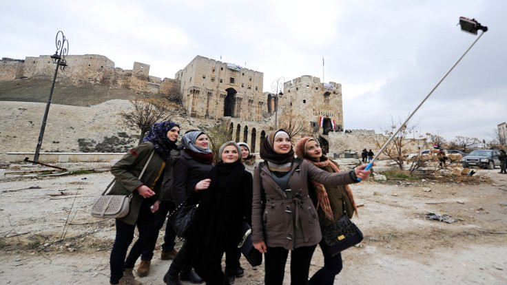 Halep'te tartışma yaratan selfie!