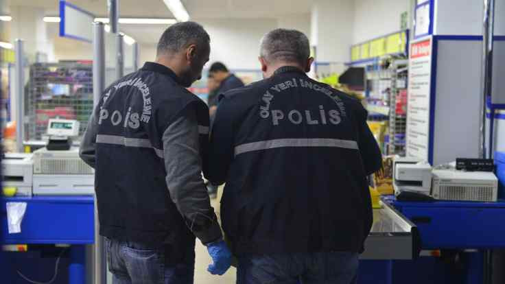 Adana'da pompalı tüfekle market soygunu