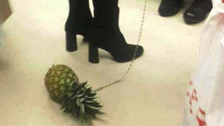 Metroda tasmayla ananas gezdiren kadından açıklama