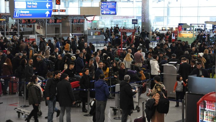 Atatürk Havalimanı'nda tatil yoğunluğu
