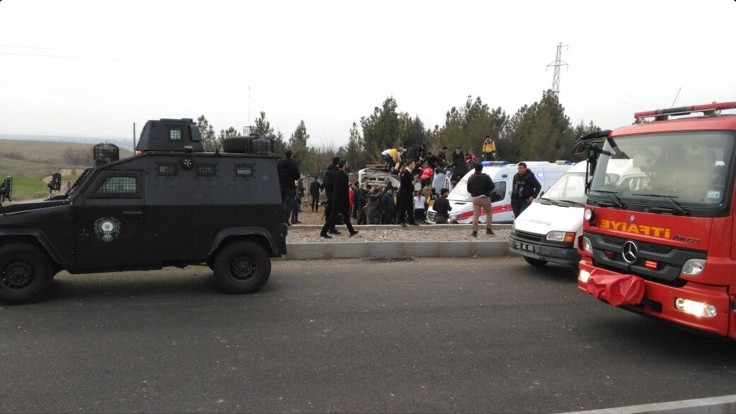 Diyarbakır Sur'da polis aracına saldırı