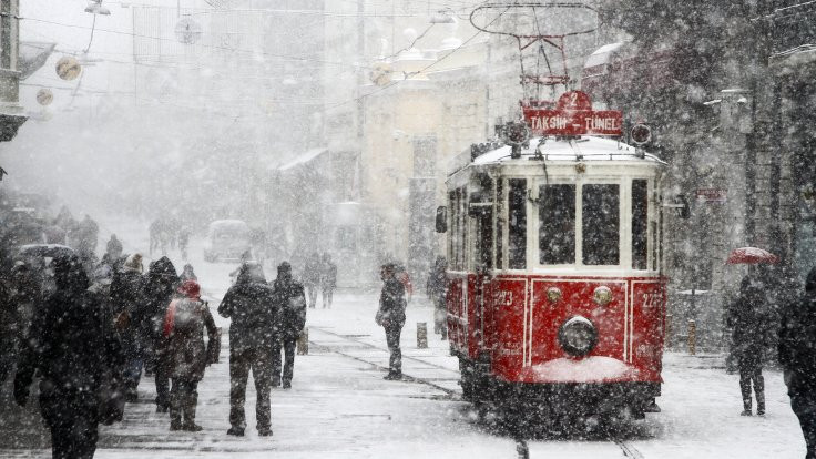 İstanbul'a kar geliyor, elektrik gidiyor