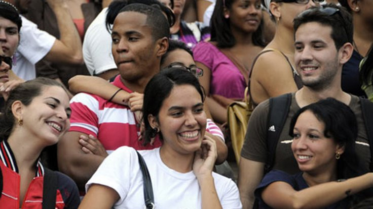 Kübalı gençler mutlu ve gururlu!