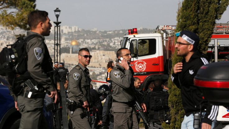 Kudüs'te kamyon yayaları ezdi: Terör alarmı