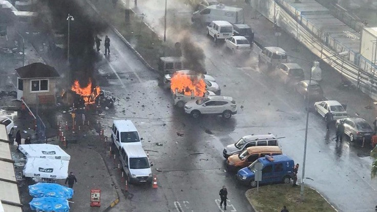 İzmir saldırısı: İki kişi hayatını kaybetti
