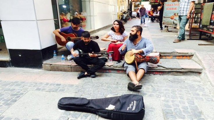 'Farsça şarkıyı Kürtçe diye şikayet ediyorlar'