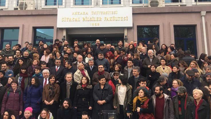 Ankara Üniversitesi'nde ihraçlar protesto edildi