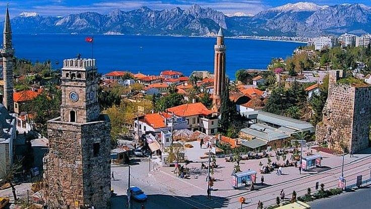 Antalya'da 39 turizmci icralık oldu