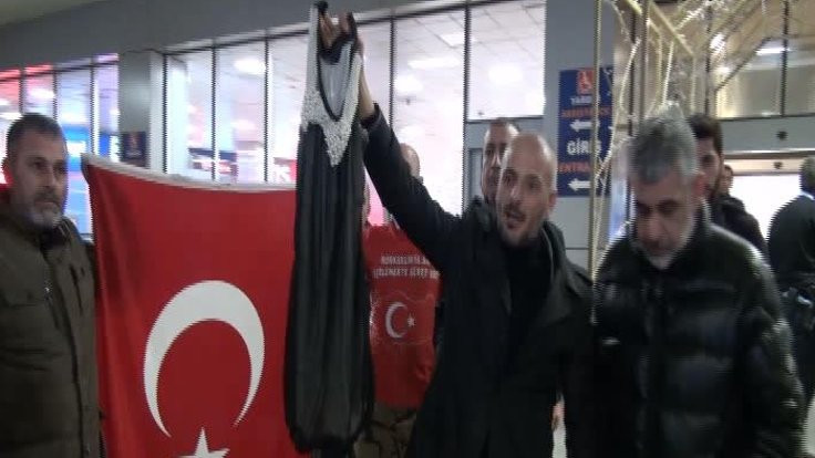 Atatürk Havalimanı'nda 'Kürdistan bayrağı' protestosu