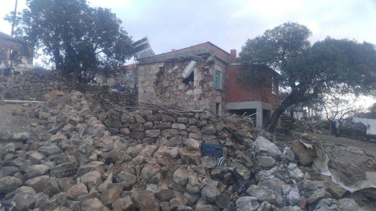 Çanakkale'de deprem: Ağır hasarlı binalar yıkıldı