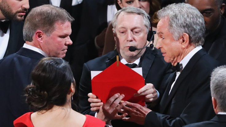 Oscar'da 'en iyi film' zarfları nasıl karıştı?