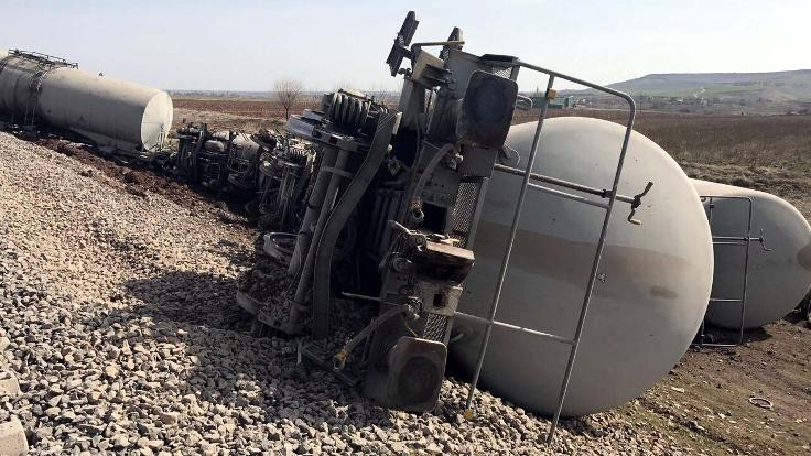 Diyarbakır'da yük trenine bombalı saldırı