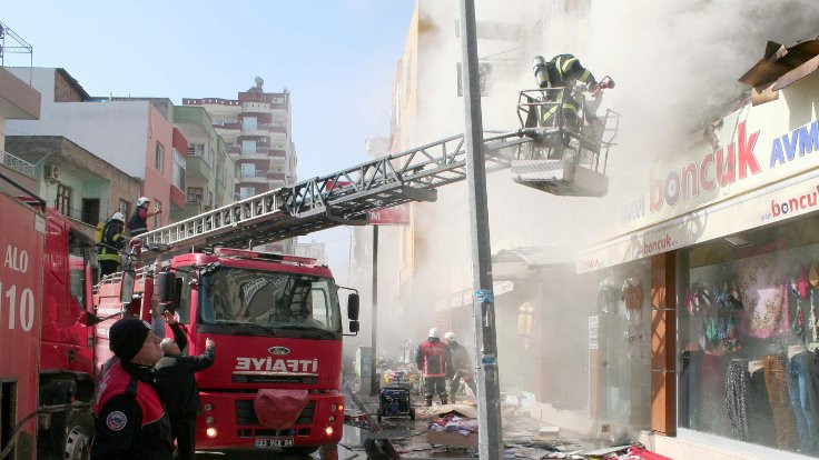 Mersin'de alışveriş merkezinde yangın