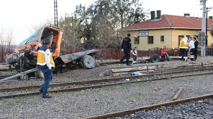 Adana'da tren kazası: 3 işçi hayatını kaybetti