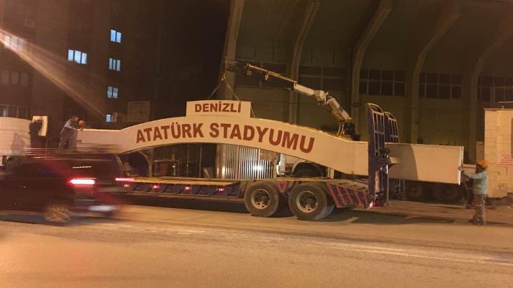 Erdoğan geliyor diye 'Denizli Atatürk Stadı' tabelası söküldü