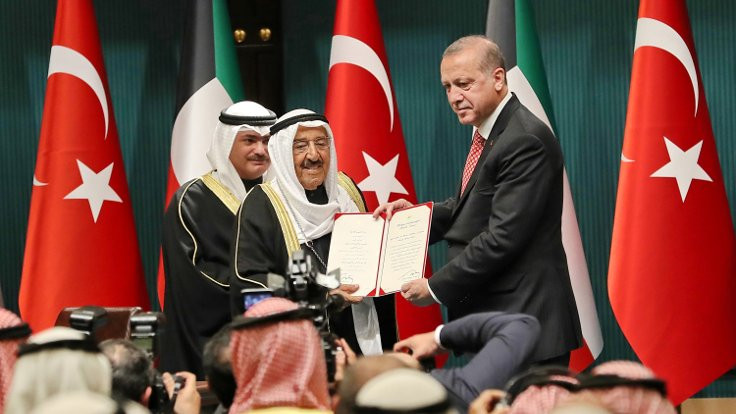 Kuveyt Emiri'ne devlet nişanı verildi