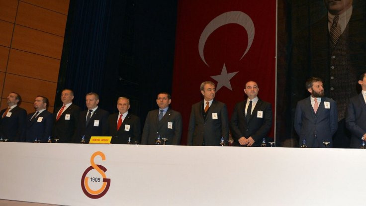 Galatasaray Hakan Şükür ve Arif Erdem'i ihraç etti