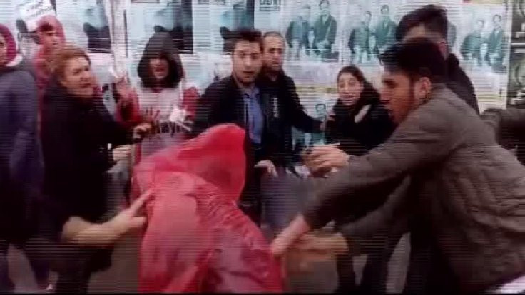 Bakırköy'de hayır standı açan kadınlara saldırı