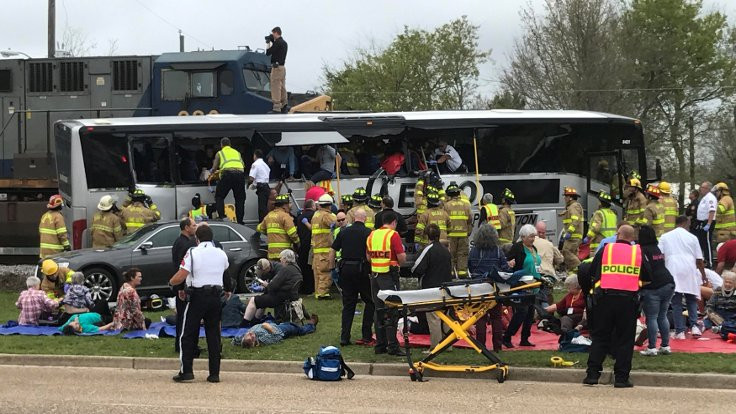 ABD'de bir tren otobüse çarptı, 4 kişi hayatını kaybetti