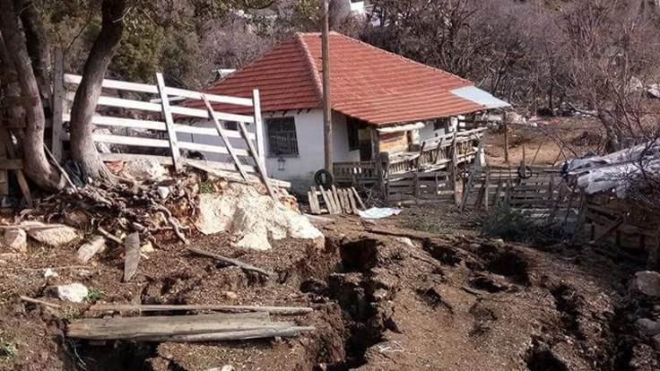 Kumluca'da heyelan: 8 ev yıkıldı