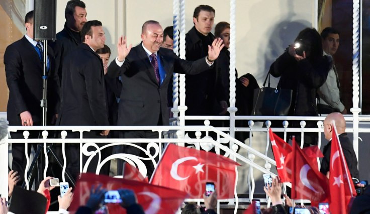 Bakan Çavuşoğlu Almanya'da: Bize demokrasi dersi vermeye kalkmayın