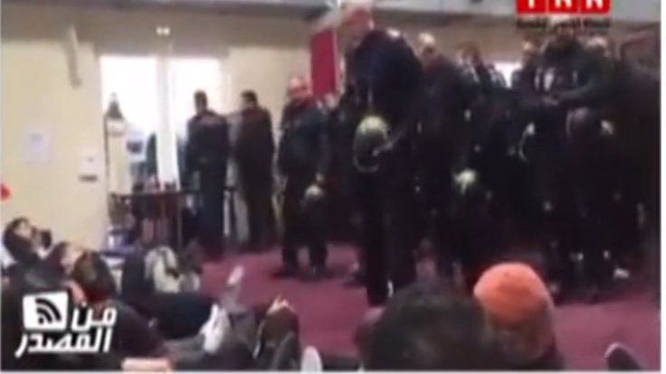 Fransa'da polis camiyi boşalttı