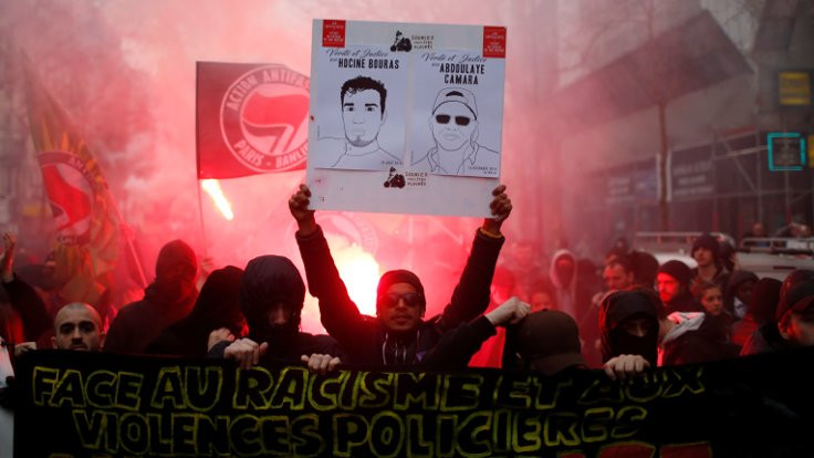 Fransa'da polis şiddeti protesto edildi