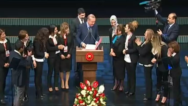 Erdoğan, canlı yayında 'güzellik kararnamesi' imzaladı