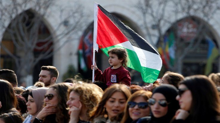 Filistin'de 8 Mart tartışması
