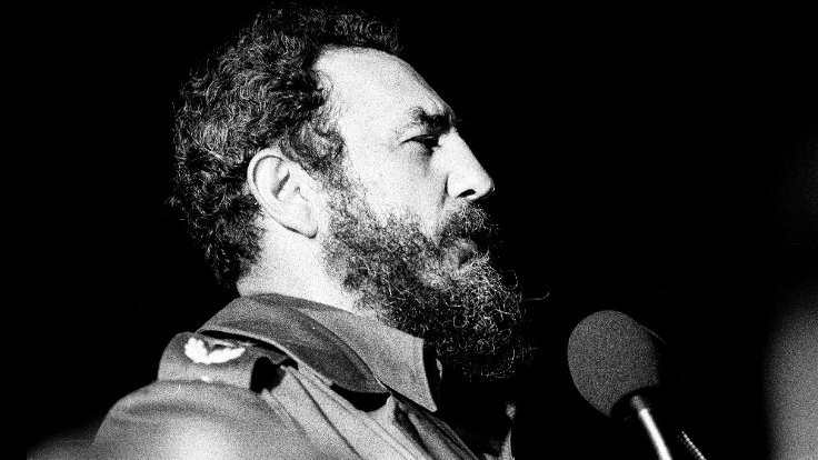 Fidel Castro, üniversiteye 'kürsü' oluyor