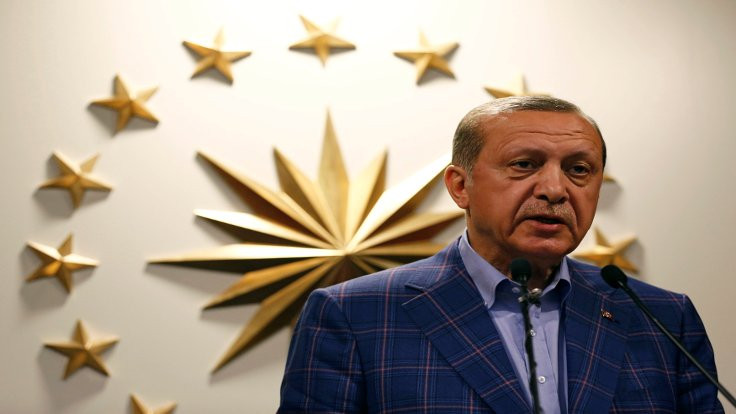 The Economist: Hile iddiaları Erdoğan'ın peşini bırakmayacak