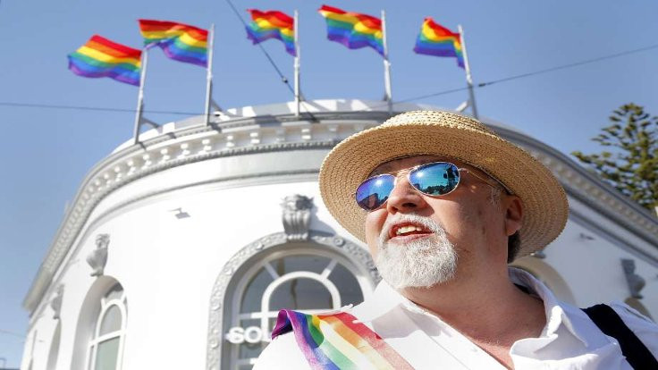'LGBTİ gökkuşağı'nın yaratıcısı öldü
