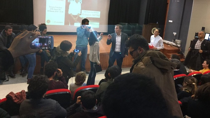 Erdoğan Aktaş'a soru soran öğrencilere ceza