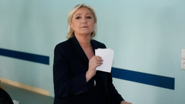 Le Pen istifa etti