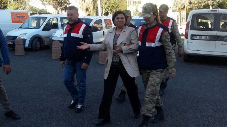 DTK Eşbaşkanı Leyla Güven'in gözaltı süresi uzatıldı