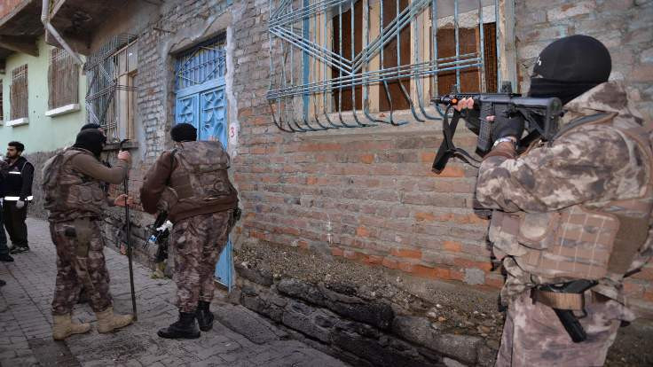 Diyarbakır'da 500 polisle uyuşturucu operasyonu