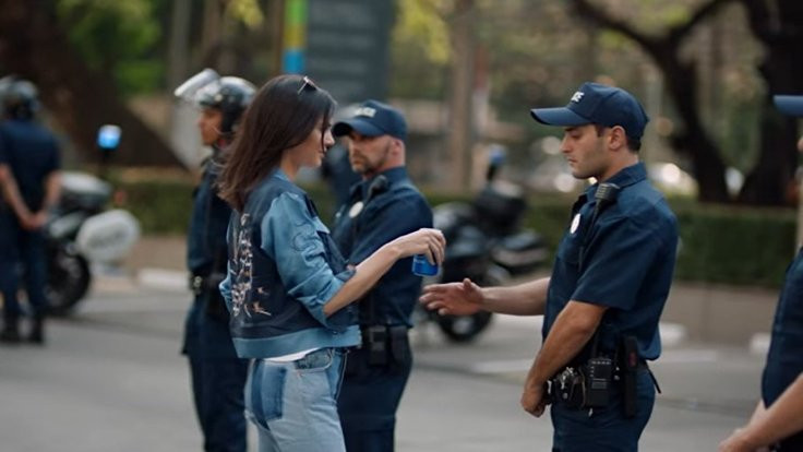 Irkçılık tepkileri Pepsi'ye reklam çektirdi