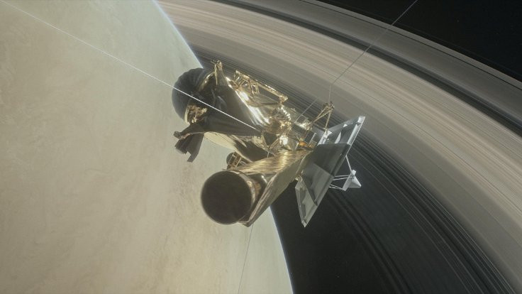 Cassini Satürn'e dalmadan önce Dünya'yı çekti
