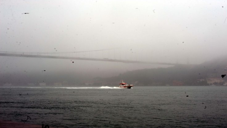 İstanbul Boğazı'nda geçişlere sis engeli