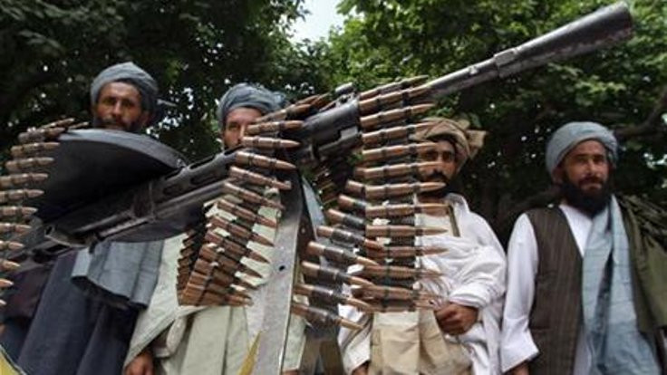 Taliban'dan askeri üsse baskın: 140 ölü