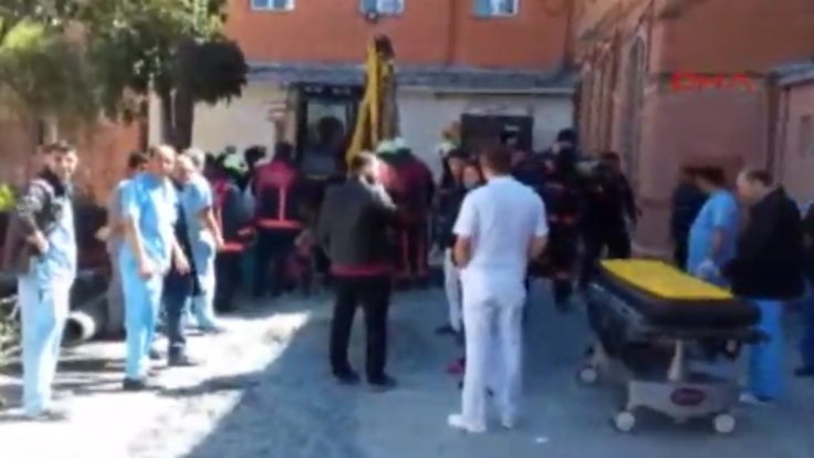 Çapa'da göçük altında kalan işçi kurtarıldı