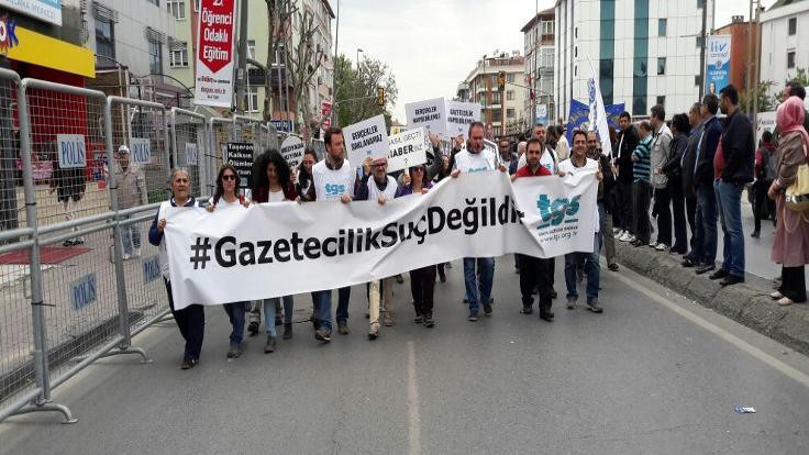 İstanbul'da 35 gazeteciye gözaltı kararı