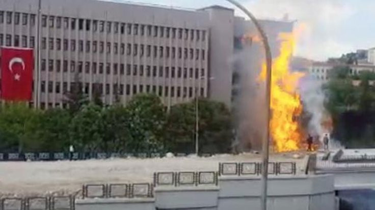 Ankara Adliyesi önünde yangın