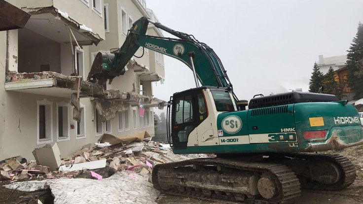 Ali Ağaoğlu'nun oteli yıkılıyor