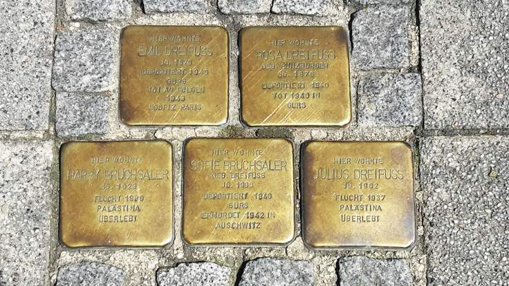 Almanya'da soykırımı anma taşlarını çaldılar