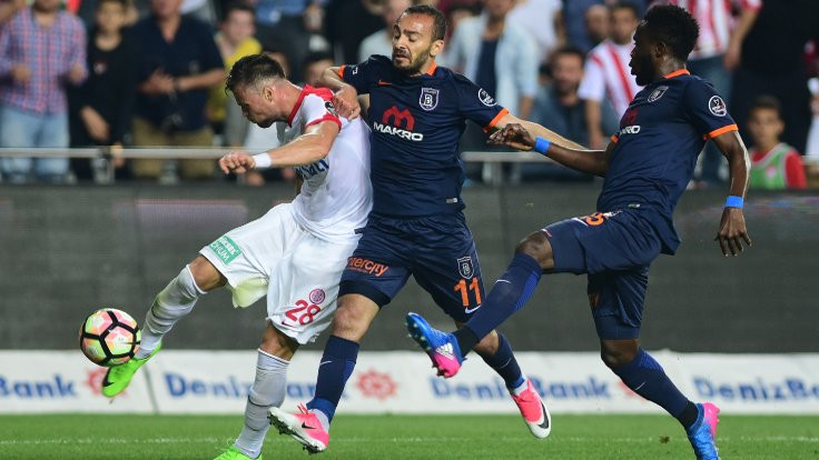 Medipol Başakşehir tek golle kazandı