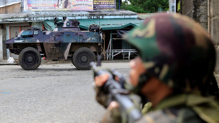 Filipinler IŞİD'le çatışıyor